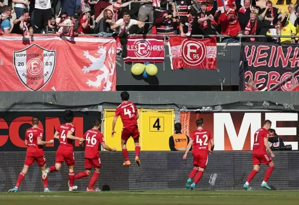 またもドイツで“伊藤洋輝パターン”あるか　スクランブル出場もブンデス2部デビューを遂げた若き日本人DF