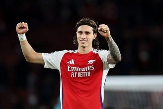 カラフィオーリはアーセナルの左サイドを“新たなレベル”へ引き上げた　早くもフィットした22歳DFにクラブOBも脱帽　「これほど多くの武器を隠し持っていたとは」