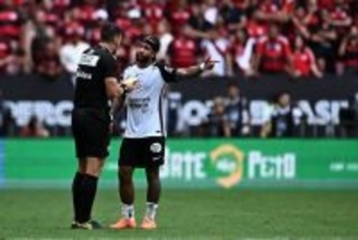 ルーカス・パケタの母国復帰初戦で異例の珍事？　ブラジル・スーパーカップで後半開始前にまさかの宣告が下る