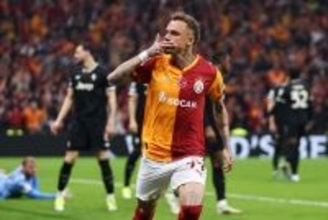 なぜナポリは手放したのか　ガラタサライに移籍したFWがユヴェントス相手に2ゴールで「オランダのネイマール」と絶賛