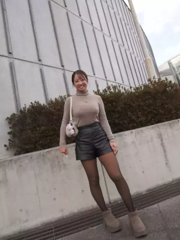 コート上の妖精が魅せた「最強の私服」にファン悶絶　プロテニスプレーヤー園田彩乃の美脚ショットが話題