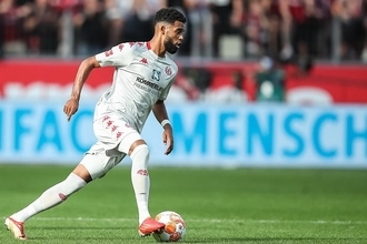 今季リーグ戦出場8試合でも大人気？　国内外から注目集める“ブンデス最速のCB”