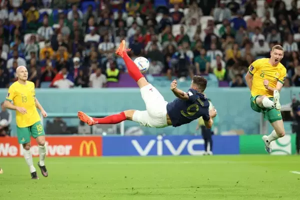 「［W杯マッチ05］わずか5分間で逆転に成功。オーストラリアの希望絶つ　ジャイキリ起こさせないフランスが“ベンゼマ不在”でも大量得点で連覇に前進」の画像