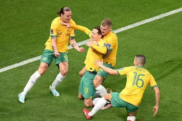 「［W杯マッチ05］わずか5分間で逆転に成功。オーストラリアの希望絶つ　ジャイキリ起こさせないフランスが“ベンゼマ不在”でも大量得点で連覇に前進」の画像