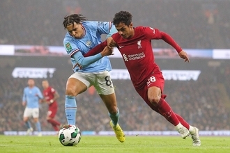 生え抜き2人が躍動、オランダ代表DFも存在感示す　カラバオ杯リヴァプール戦で得たペップ・シティの収穫