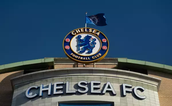 チェルシーの名が「検閲対象」に　ストラスブール横断幕禁止騒動で多クラブ体制に反発噴出