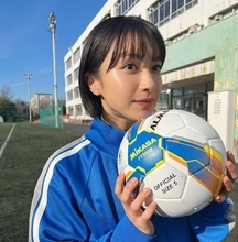 19代目応援マネージャーの17歳女優が聖地に登場！　高校サッカー決勝を現地観戦でファン歓喜「すごく好感度高く感じます！」