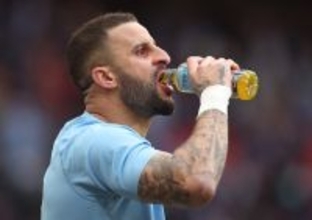 プレミア屈指の快速35歳DFが「仮装して千鳥足に」　クリスマスパーティ後、酩酊状態でエディンバラの夜をさまよう