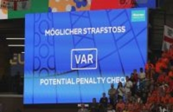 VARは細かすぎる？　「我々はVARが導入された理由を忘れてしまった」UEFA審判委員長が今季終了後に見直しを行うと明言