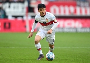 デュエルの強さは今季のブンデスでも健在　東京五輪の過密日程にも屈しなかった遠藤航の鉄人ぶり