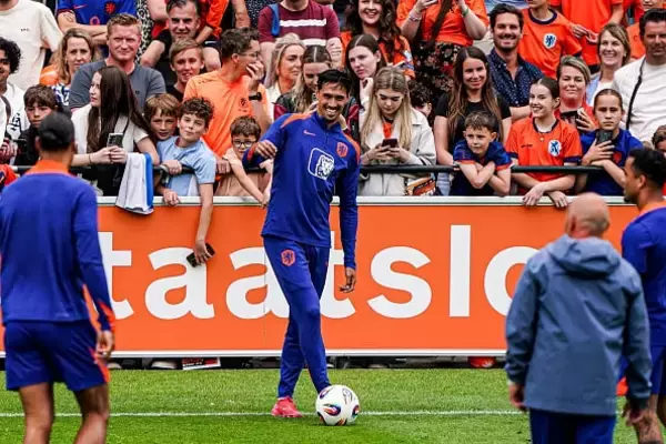 オランダ代表の強みは守備だけではない　ラインデルス、F・デ・ヨング、グラフェンベルフの中盤トリオはW杯でも脅威になる