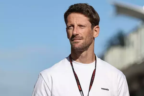 元F1ドライバーのロマン・グロージャンを襲った衝撃のアクシデント　時速230マイルで走行中に鳥と衝突