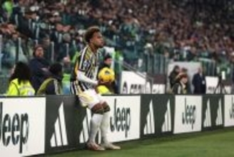 ロングスローを投げるまでの時間が長すぎる？　2026W杯へロングスローや選手交代に時間制限を設ける可能性「試合が中断されると、見ている側はイライラするものだ」