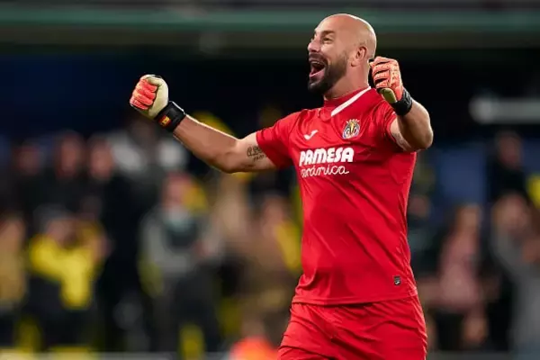 カシージャス、V・バルデスらライバルが豪華すぎたが……　CL、EL、UECL全部出た“40歳”の守護神は今も活躍中