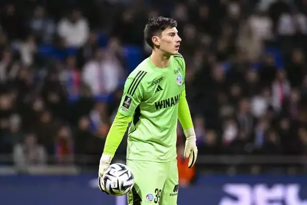 サンチェスがゴールマウスを守るのは今季限り？　チェルシーが正守護神の交代を検討。用意したプランは2つ