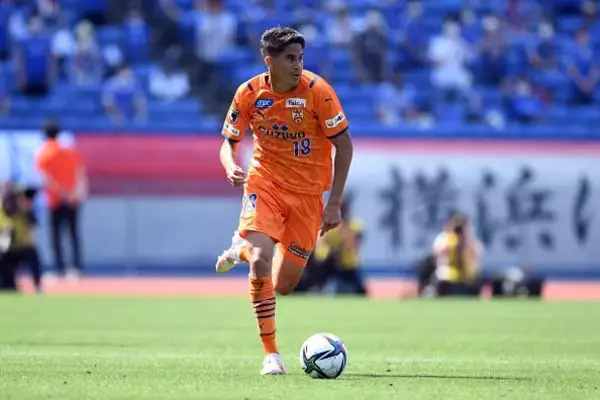 J1優勝にも貢献した助っ人がいまだフリー　1シーズンで8得点も記録した超攻撃的DFの今季は
