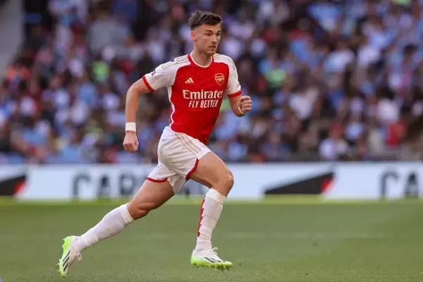 ティアニーは冨安&ジンチェンコよりも上？　アーセナルでの序列にスコットランドOBは納得できず「理由が知りたい」