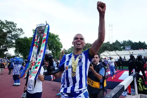 40歳の今も暴れん坊DFに衰えはなし　30個目のクラブタイトル獲得のペペは2026年のW杯に参戦するのか