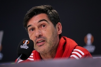 監督が来季11月末までロッカールームにすら入れず……　審判威圧のフォンセカ監督に異例の長期処分