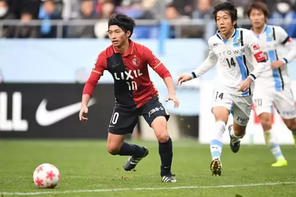 「柴崎岳が7季ぶりにJリーグに帰ってくる　タイトル獲得に向けて鹿島のレジェンドに期待が集まる」の画像