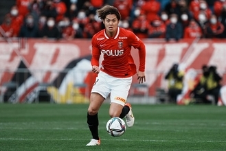 後輩・満田からも厳しくボール奪取　浦和で存在感増す伊藤敦樹が中盤を制圧