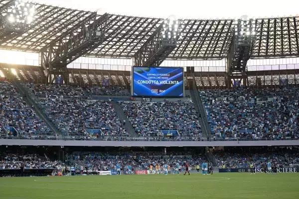 ナポリがトップレベルを維持するために大規模スタジアムが必要!?　会長が改革の必要性を強調　「今こそ動く必要がある」