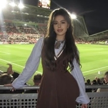 レアル入りしたアーノルドにスペイン語を教えたのは誰？　7カ国語を操るフォロワー37万人の美人講師に注目集まる