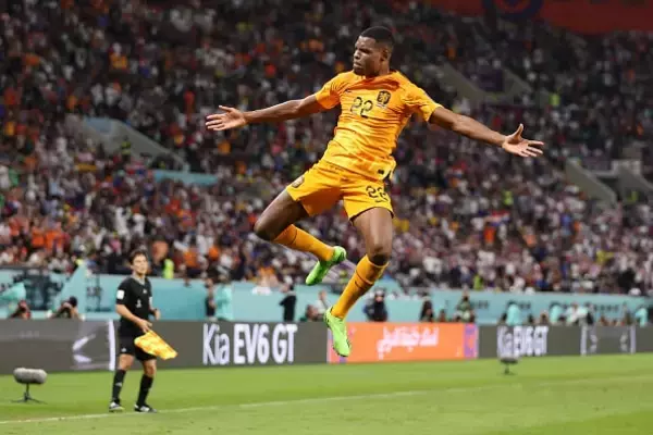 日本が警戒すべきオランダの大型右サイドバック　足首手術から復帰目指すダンフリースは「もちろんW杯にも出場する。心配は全くしていない」