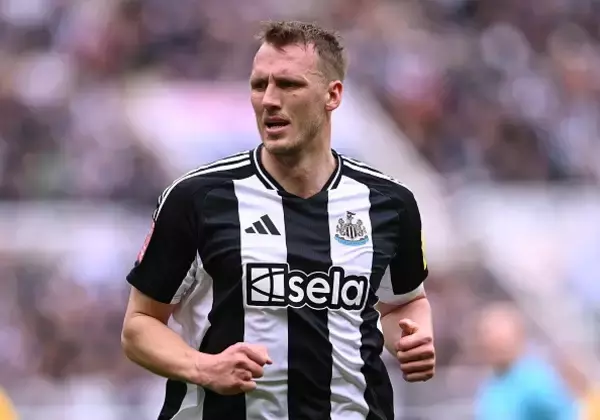 ダン・バーンはまるでスーパーマン!?　路上で立ち往生した車を押すのを手伝って拍手喝采　「ママ、あれは本当にダン・バーン？」「ええ、まさに伝説よ」