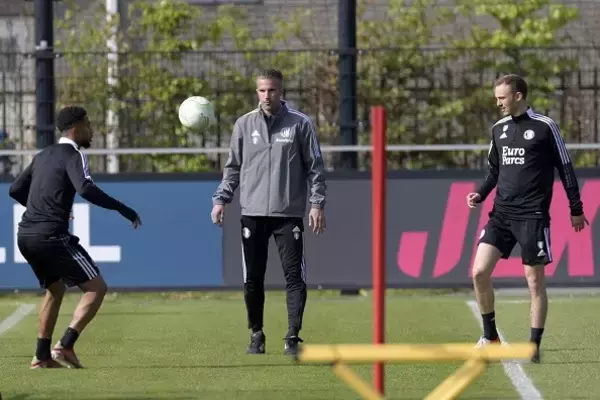 OBファン・ペルシーからフィニッシュ指導を受けたマンUの未来たち　期待されるガルナチョとペリストリの飛躍