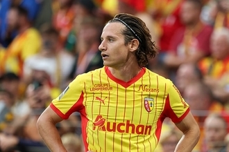 今季はまさかのPSGとの白熱首位争い　仏でサプライズ起こすRCランスを支えるベテランFWが目指す2026W杯フランス代表入り「常に目標となる」