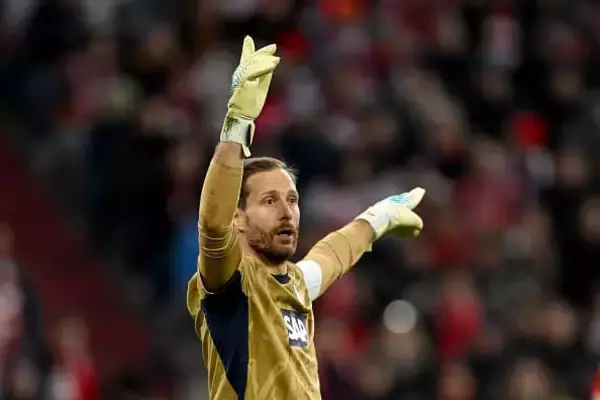 2026W杯へドイツ代表の守護神は誰になる？　テア・シュテーゲンが負傷した中、アンケートでノイアーを抑えて最多43%の票を得たのは