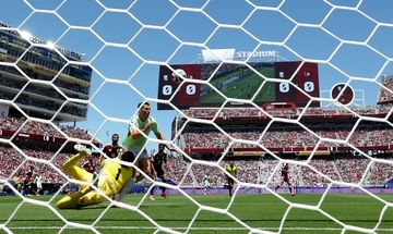 FIFAは本当に半自動判定を導入したの!?　なぜ見せないのかと英レジェンドが疑問