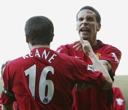 苦笑いのネヴィルが番組を制止　キーンが元同僚ファーディナンドに辛辣発言「今こそあいつには……」