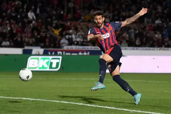 「千葉でJ2“30ゴール”を決めたFWは今どこに　37歳の大ベテランはイタリアで英雄になっていた」の画像