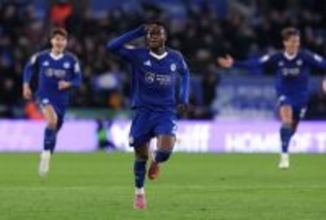 「デイビッド・ベッカムを凌駕した」「プスカシュ賞を彼に与えろ」　レスターの21歳FWが記録した英2部史上“最長ゴール”が凄すぎる！