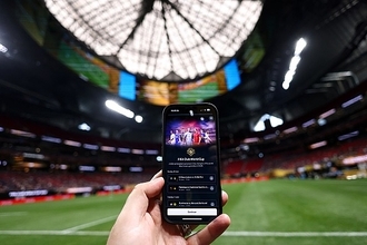 サッカーファンは結婚式や葬式の最中でも気になる試合を観戦するのか？　26%が「イエス」と回答