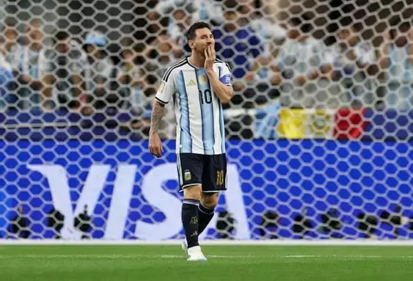 メッシに「敬意を持って話せ」と言われた主審　W杯口論の真相を初証言