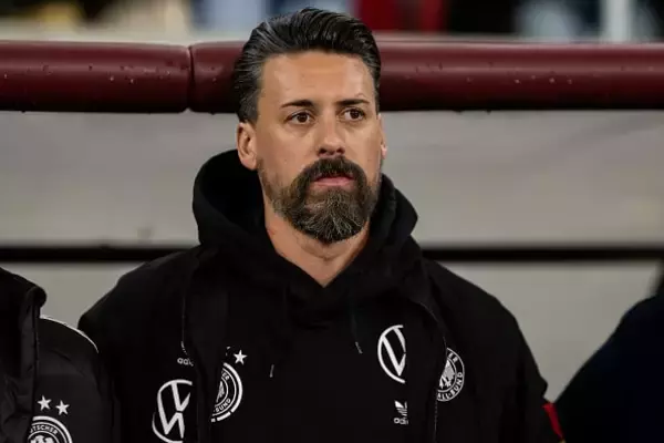 初のブンデスリーガ指揮官挑戦は14試合で終了　アウグスブルクで躓いたヴァーグナーの思い「大きな教訓を得たよ」