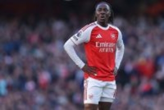 エゼが調子を落としてきた!?　このままではイングランドの“10番”ポジションはロジャーズのものか