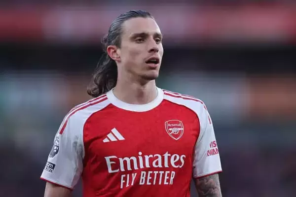 アーセナルの守備が堅いのも納得!?　エヴァートン指揮官が絶賛したDFカラフィオーリの“神ブロック”　「アーセナルがどんなチームなのかを物語っている」