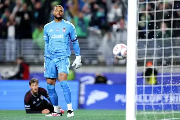 「味方のクリアボールを太ももでトラップしようとしてオウンゴール　アメリカ・MLSで起きた最悪なミス」の画像