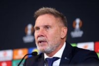 伊東純也、横山歩夢所属のヘンク、神戸を率いたドイツ人指揮官を解任　「成功への道筋を歩んでいない」