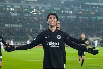 “最高バージョン”の鎌田大地が必要だ　ドイツも日本も求める2列目の魔術師完全復活