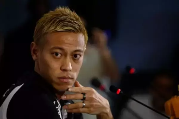 「698日ぶりにピッチへ」……本田圭佑が40歳でシンガポール公式戦デビュー　終盤に“幻のアシスト”も