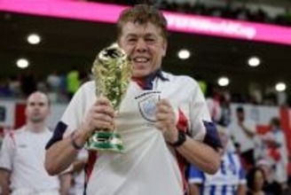 イングランドの熱烈ファンは10度目のW杯生観戦へセカンドハウスも売却　物価高騰に大会期間も伸びてサッカーファンも大変だ