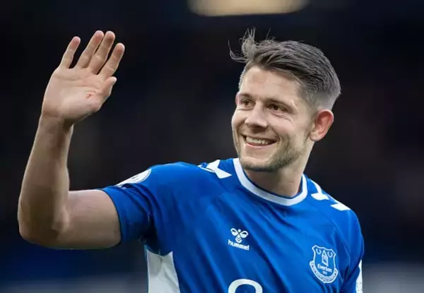 プレミアで《全38試合3420分間》のフル出場　シュートブロック数1位、クリア数2位と忙しすぎたDFに称賛を