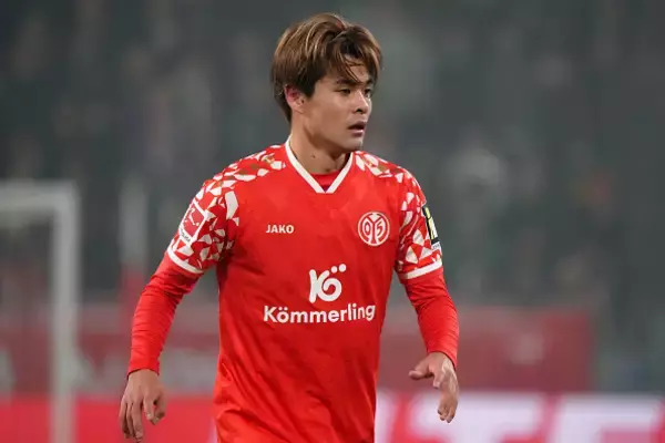 日本代表MF佐野海舟が衝撃ゴラッソ！　ボール奪取から豪快ミドルを叩き込む「バケモン」「エグすぎる」「日本の宝」