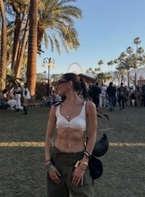 「この腹筋、何!?」　モウリーニョ娘の“バキバキ腹筋とアクセサリー”に注目集まる「最高にクール」