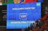 「「VARが主役ではない」　UEFA審判トップが大胆方針「これはサッカーであってプレイステーションではない」」の画像1